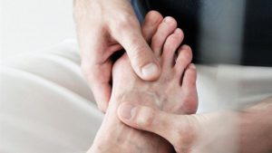 Symptoms-and-Diagnosis-Gout-Guide-Update-RM-722x406 النقرس